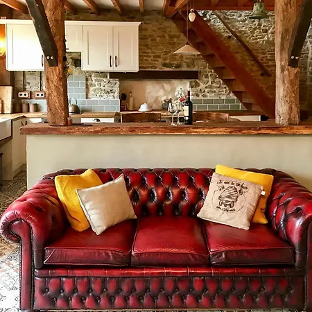 Sleeps 6 With Wifi Glatigny