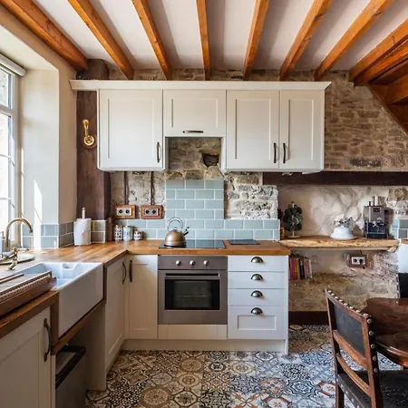 Villa Sleeps 6 With Wifi *