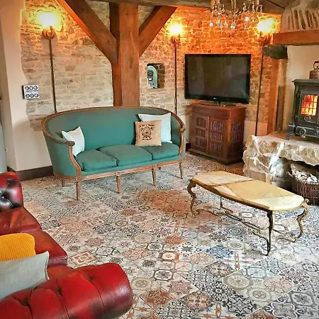 Sleeps 6 With Wifi Villa