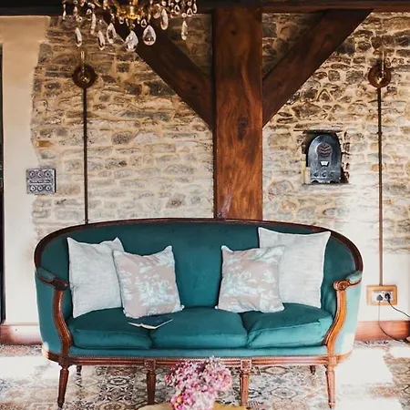 Sleeps 6 With Wifi Villa