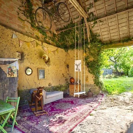 Sleeps 6 With Wifi Glatigny